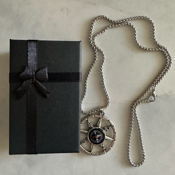 REAL working Compass Pendant Necklace, in GIFT BOX Casual Leisure Fashion - Picture 3 of 16